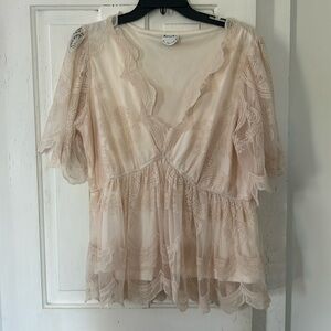 NWT lace arula shirt